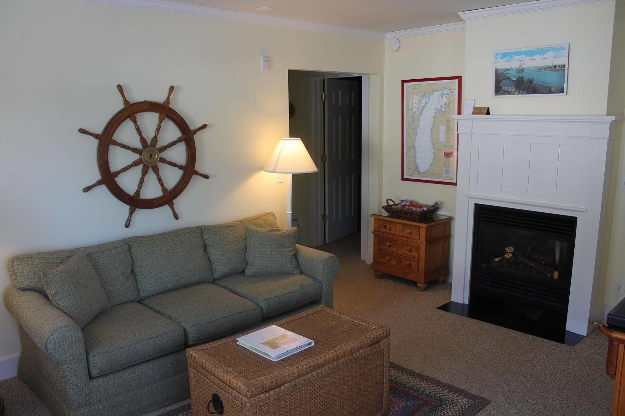 Captain'S Cottage Suites Grand Haven Bagian luar foto