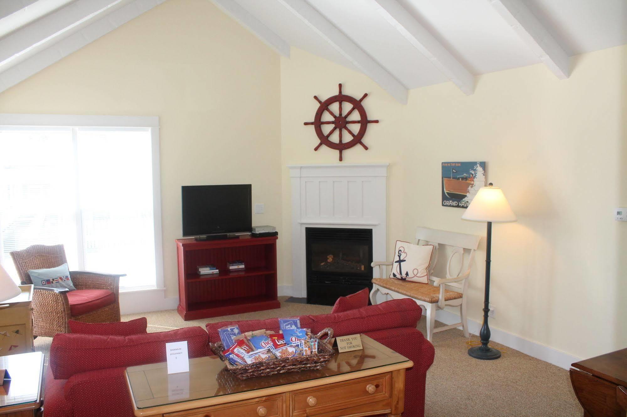 Captain'S Cottage Suites Grand Haven Bagian luar foto