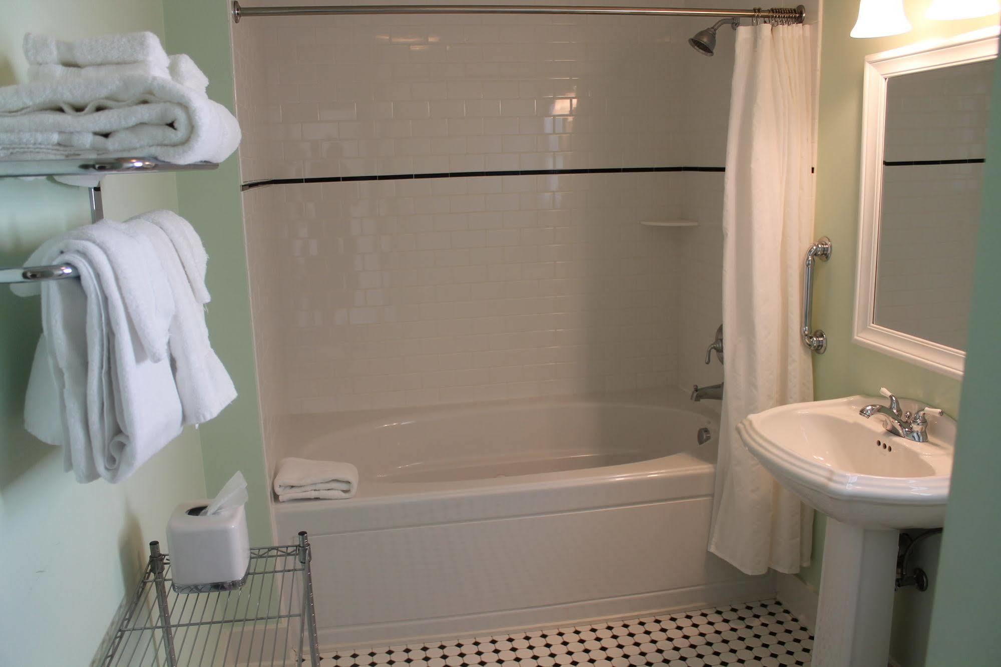 Captain'S Cottage Suites Grand Haven Bagian luar foto