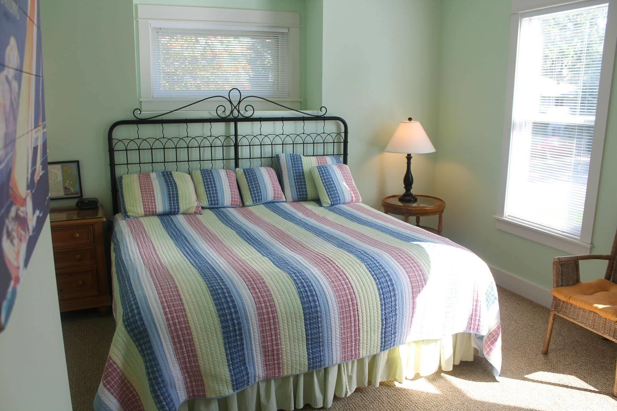 Captain'S Cottage Suites Grand Haven Bagian luar foto