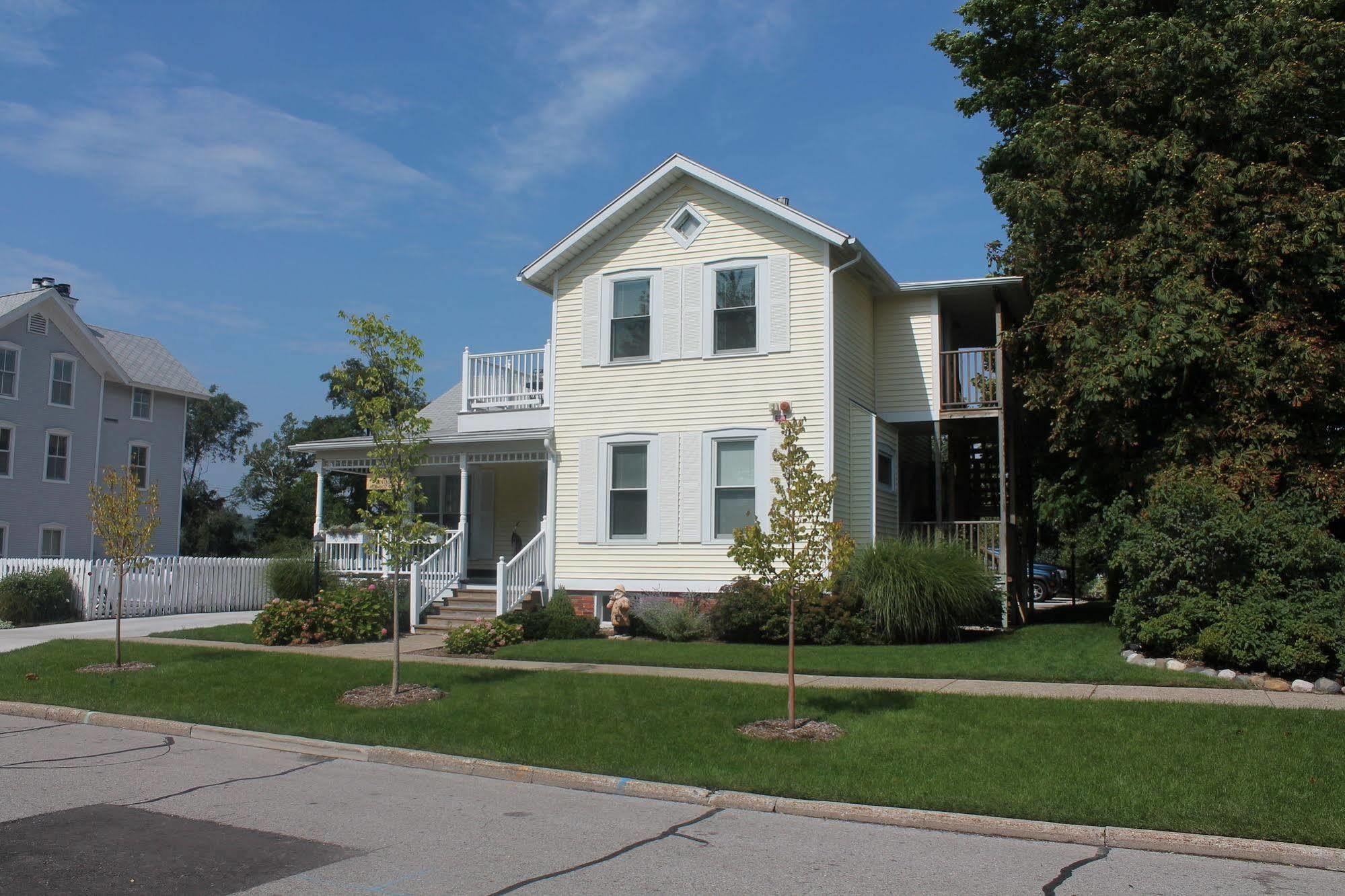 Captain'S Cottage Suites Grand Haven Bagian luar foto